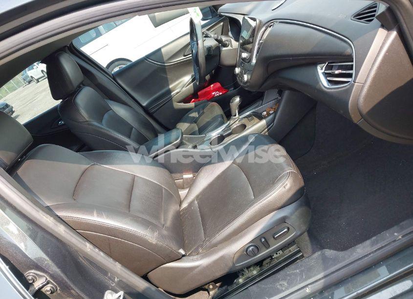 Photo 5 of 2017 Chevrolet Malibu 1LT (VIN 1G1ZE5ST9HF105750)