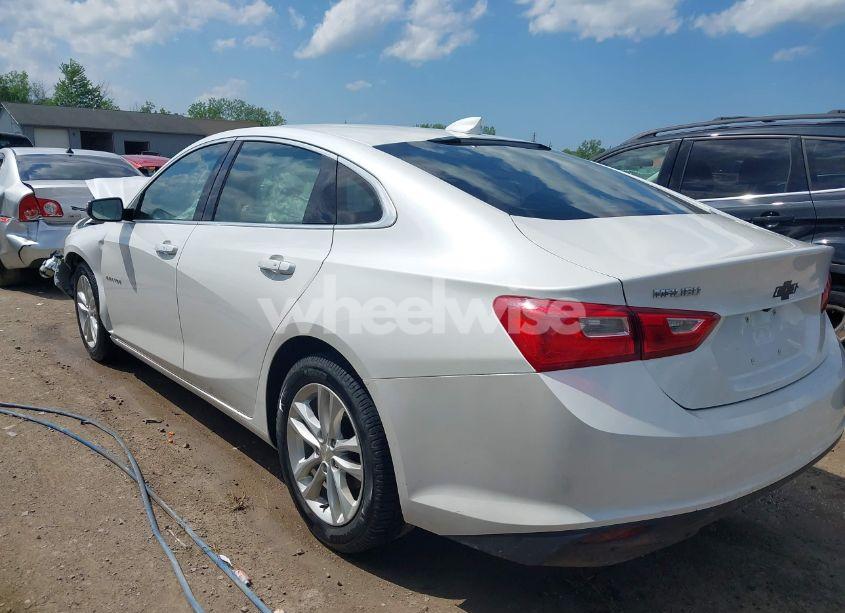 Photo 3 of 2017 Chevrolet Malibu 1LT (VIN 1G1ZE5ST9HF106722)