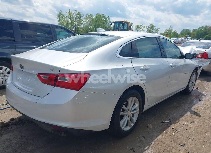 Photo 4 of 2017 Chevrolet Malibu 1LT (VIN 1G1ZE5ST9HF106722)