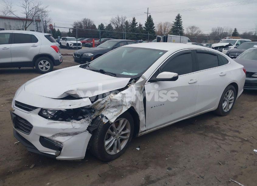 Photo 2 of 2017 Chevrolet Malibu 1LT (VIN 1G1ZE5ST9HF114349)