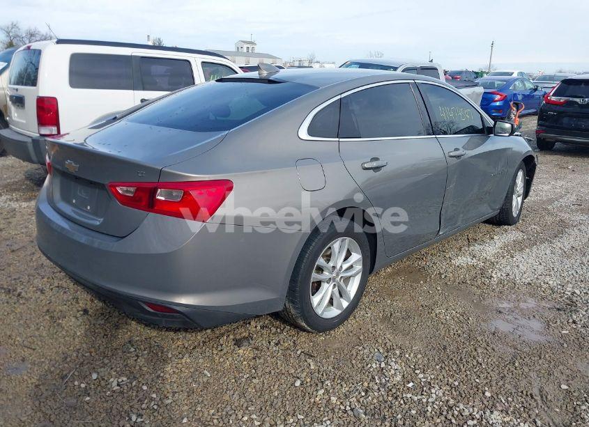 Photo 4 of 2017 Chevrolet Malibu 1LT (VIN 1G1ZE5ST9HF118742)
