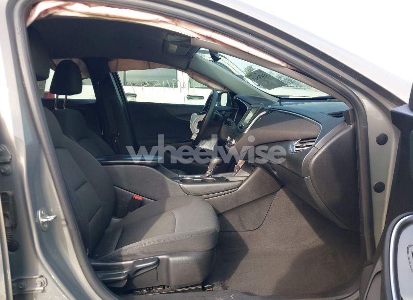 Photo 5 of 2017 Chevrolet Malibu 1LT (VIN 1G1ZE5ST9HF118742)