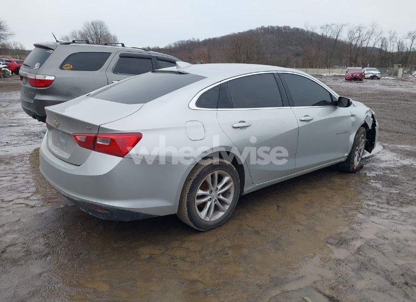 Photo 4 of 2017 Chevrolet Malibu 1LT (VIN 1G1ZE5ST9HF121382)