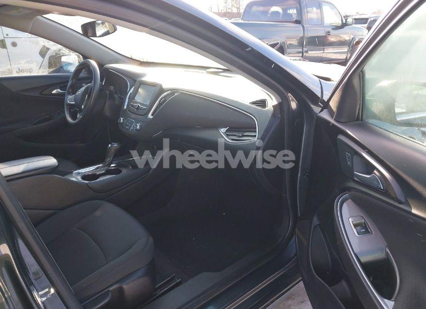 Photo 5 of 2017 Chevrolet Malibu 1LT (VIN 1G1ZE5ST9HF177161)