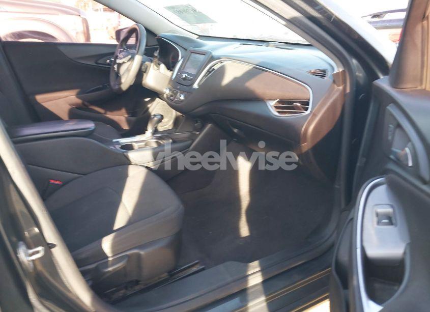 Photo 5 of 2017 Chevrolet Malibu 1LT (VIN 1G1ZE5ST9HF183199)