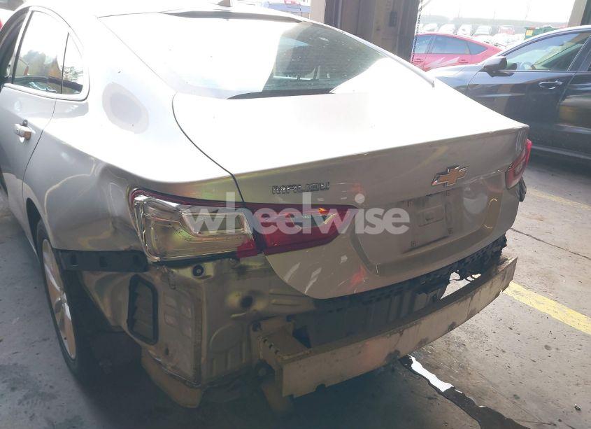 Photo 6 of 2017 Chevrolet Malibu 1LT (VIN 1G1ZE5ST9HF187284)