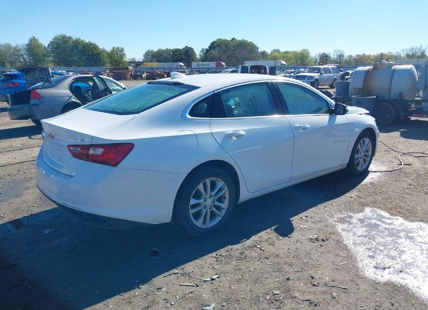 Photo 4 of 2017 Chevrolet Malibu 1LT (VIN 1G1ZE5ST9HF201104)