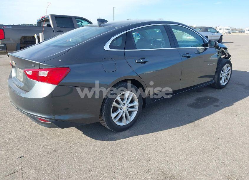 Photo 4 of 2017 Chevrolet Malibu 1LT (VIN 1G1ZE5ST9HF206089)