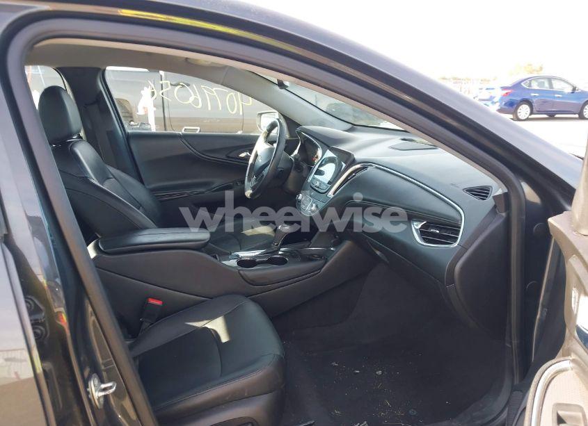 Photo 5 of 2017 Chevrolet Malibu 1LT (VIN 1G1ZE5ST9HF206089)