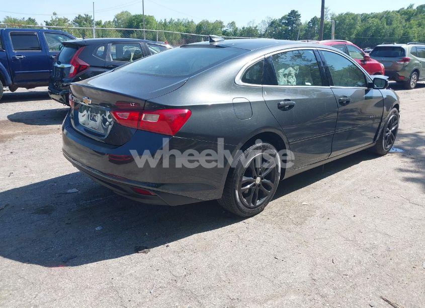 Photo 4 of 2017 Chevrolet Malibu 1LT (VIN 1G1ZE5ST9HF206660)