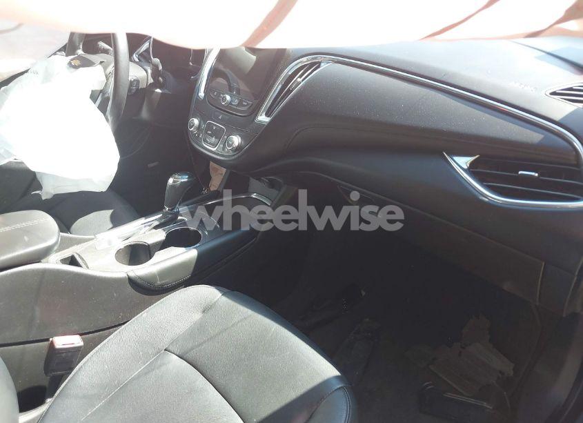 Photo 5 of 2017 Chevrolet Malibu 1LT (VIN 1G1ZE5ST9HF206660)