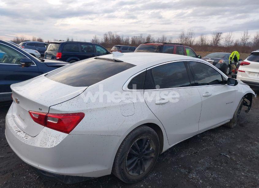 Photo 4 of 2017 Chevrolet Malibu 1LT (VIN 1G1ZE5ST9HF209784)