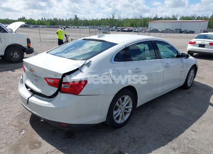 Photo 4 of 2017 Chevrolet Malibu 1LT (VIN 1G1ZE5ST9HF215536)