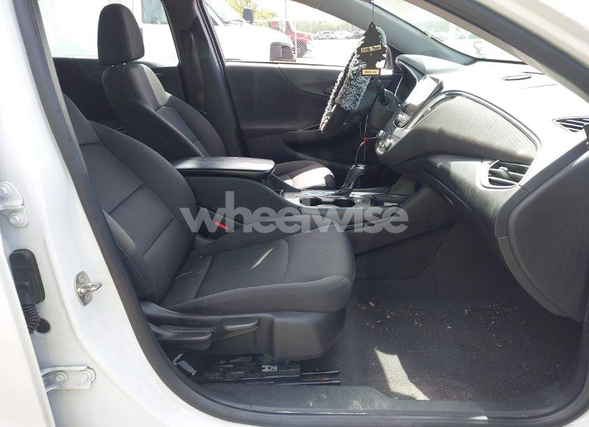 Photo 5 of 2017 Chevrolet Malibu 1LT (VIN 1G1ZE5ST9HF215536)