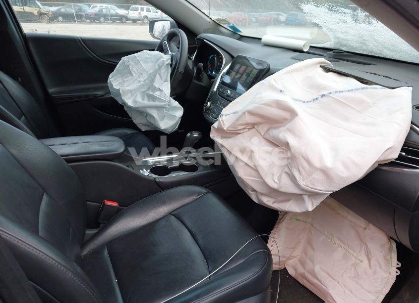 Photo 5 of 2017 Chevrolet Malibu 1LT (VIN 1G1ZE5ST9HF261481)