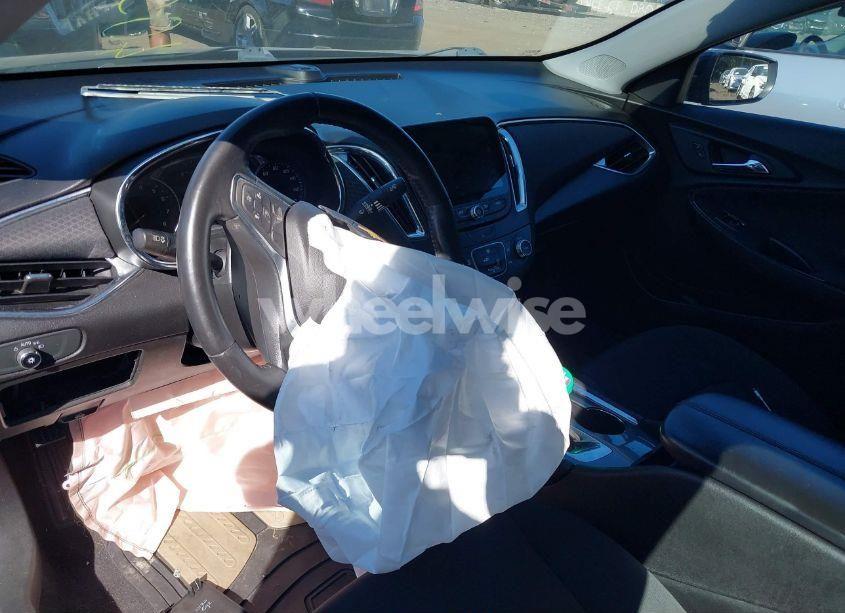 Photo 5 of 2016 Chevrolet Malibu 1LT (VIN 1G1ZE5STXGF170248)