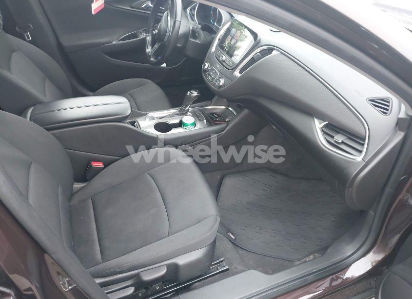 Photo 5 of 2016 Chevrolet Malibu 1LT (VIN 1G1ZE5STXGF180486)