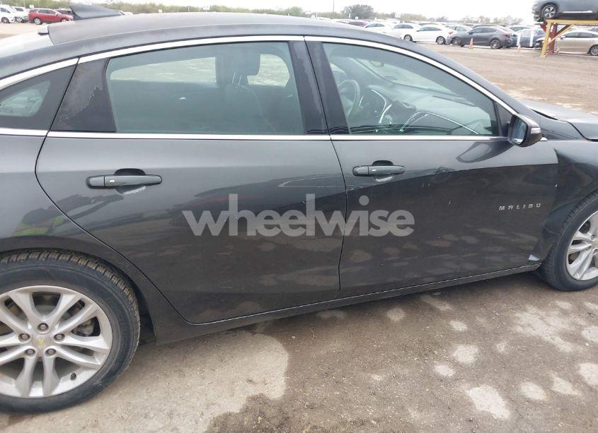 Photo 13 of 2016 Chevrolet Malibu 1LT (VIN 1G1ZE5STXGF223272)