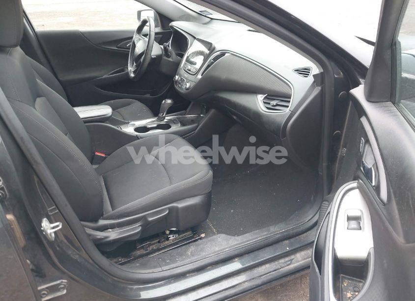 Photo 5 of 2016 Chevrolet Malibu 1LT (VIN 1G1ZE5STXGF223272)