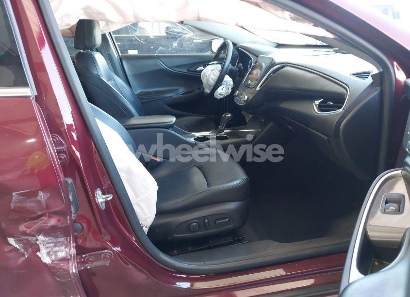 Photo 5 of 2016 Chevrolet Malibu 1LT (VIN 1G1ZE5STXGF249208)