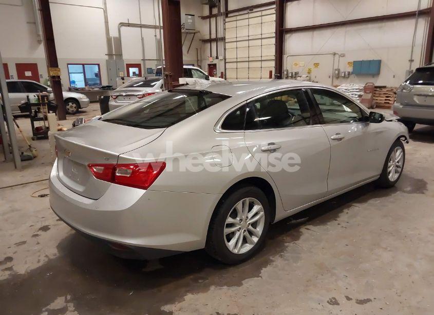 Photo 4 of 2016 Chevrolet Malibu 1LT (VIN 1G1ZE5STXGF268342)