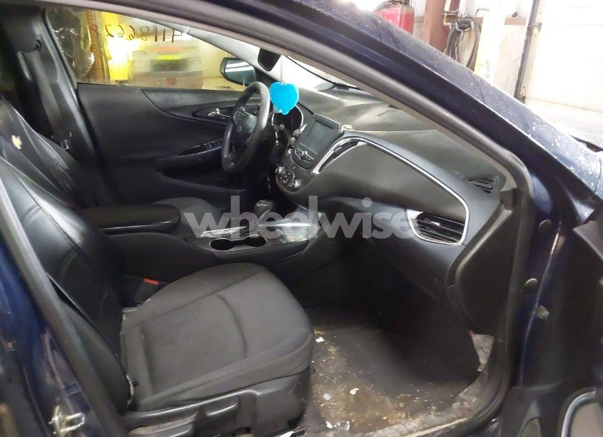 Photo 5 of 2016 Chevrolet Malibu 1LT (VIN 1G1ZE5STXGF278465)