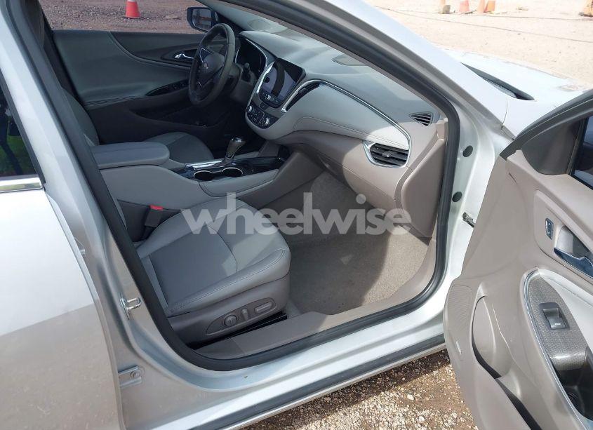 Photo 5 of 2016 Chevrolet Malibu 1LT (VIN 1G1ZE5STXGF289577)