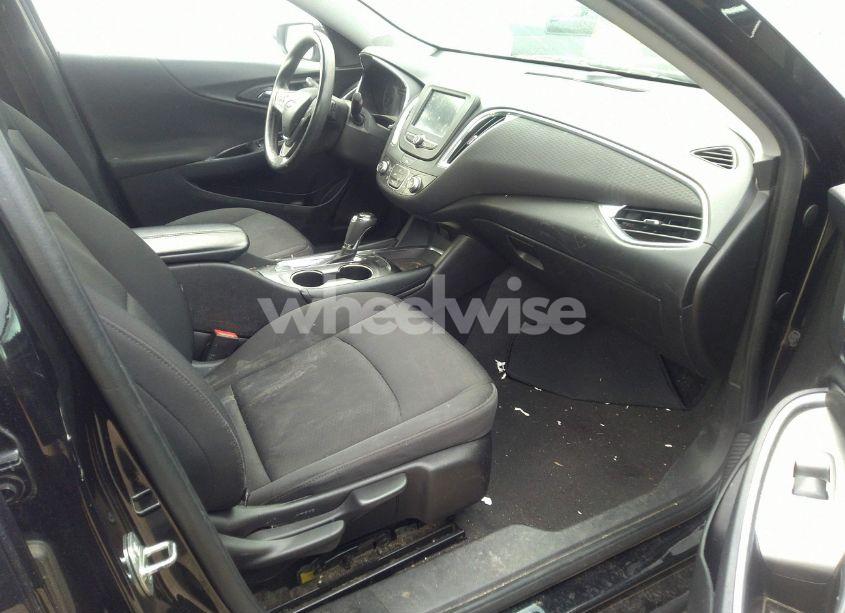 Photo 5 of 2016 Chevrolet Malibu 1LT (VIN 1G1ZE5STXGF291457)