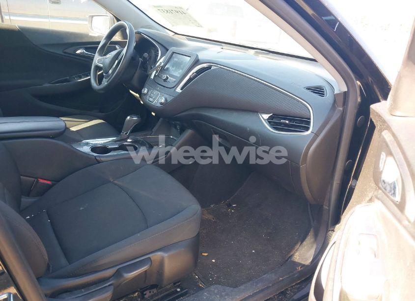 Photo 5 of 2016 Chevrolet Malibu 1LT (VIN 1G1ZE5STXGF293371)