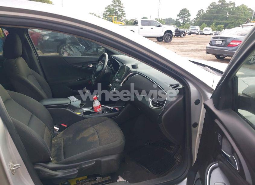 Photo 5 of 2016 Chevrolet Malibu LT (VIN 1G1ZE5STXGF311805)