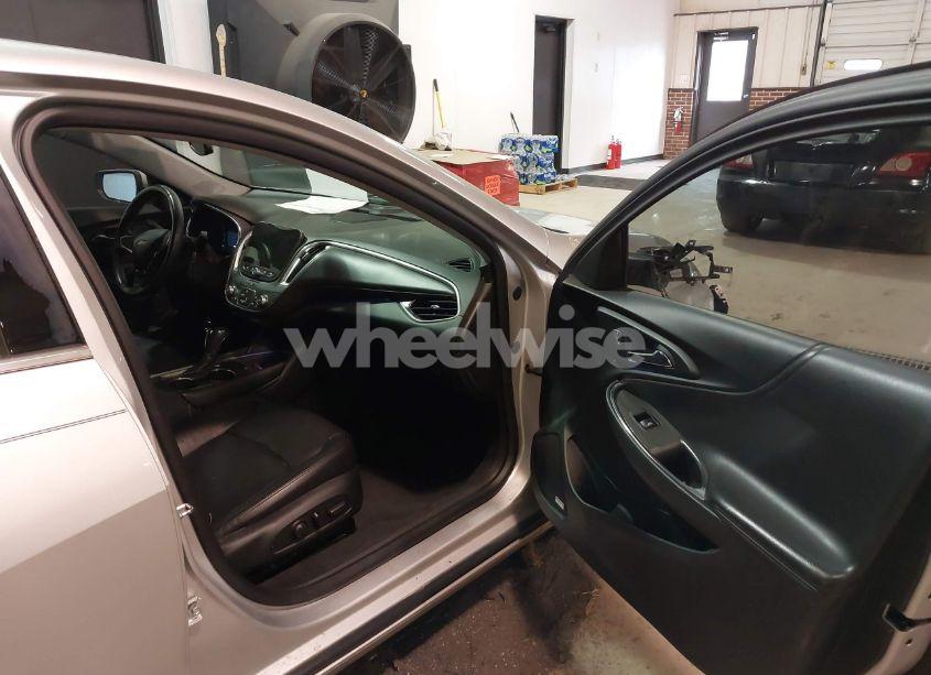 Photo 5 of 2016 Chevrolet Malibu 1LT (VIN 1G1ZE5STXGF320519)