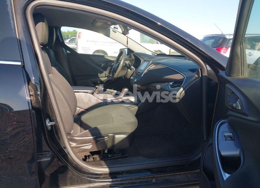 Photo 5 of 2016 Chevrolet Malibu 1LT (VIN 1G1ZE5STXGF339622)