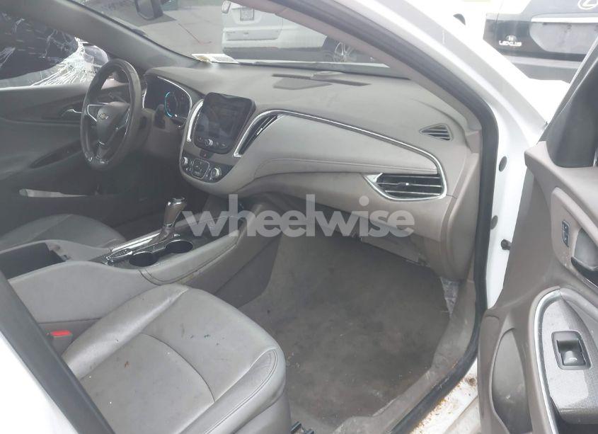 Photo 5 of 2016 Chevrolet Malibu 1LT (VIN 1G1ZE5STXGF342570)