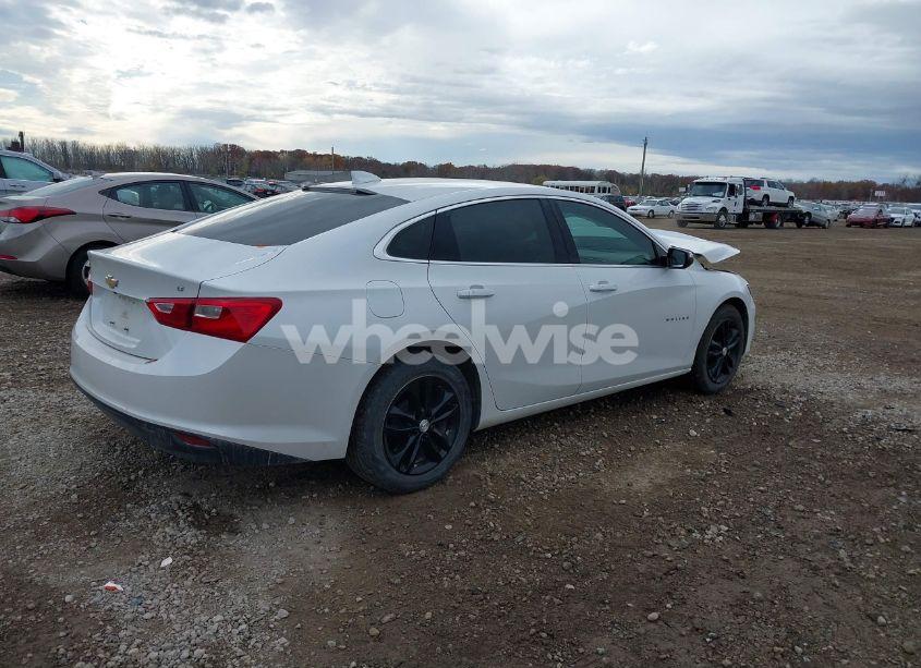 Photo 4 of 2016 Chevrolet Malibu 1LT (VIN 1G1ZE5STXGF343296)