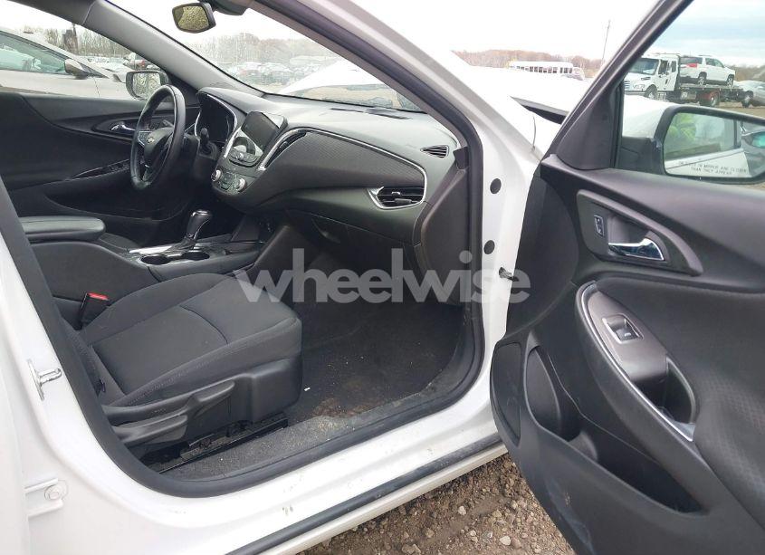 Photo 5 of 2016 Chevrolet Malibu 1LT (VIN 1G1ZE5STXGF343296)