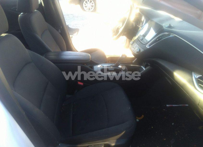 Photo 5 of 2016 Chevrolet Malibu 1LT (VIN 1G1ZE5STXGF350443)