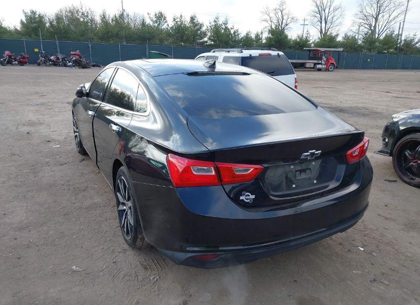 Photo 3 of 2017 Chevrolet Malibu 1LT (VIN 1G1ZE5STXHF102467)