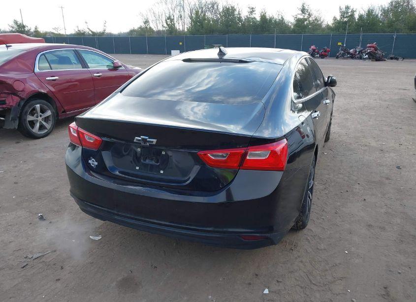 Photo 4 of 2017 Chevrolet Malibu 1LT (VIN 1G1ZE5STXHF102467)