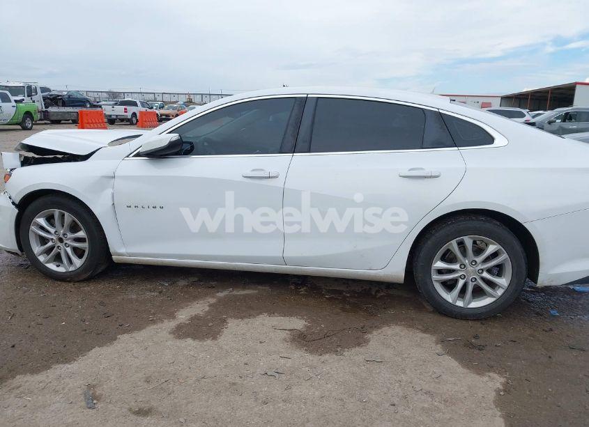 Photo 14 of 2017 Chevrolet Malibu 1LT (VIN 1G1ZE5STXHF120922)