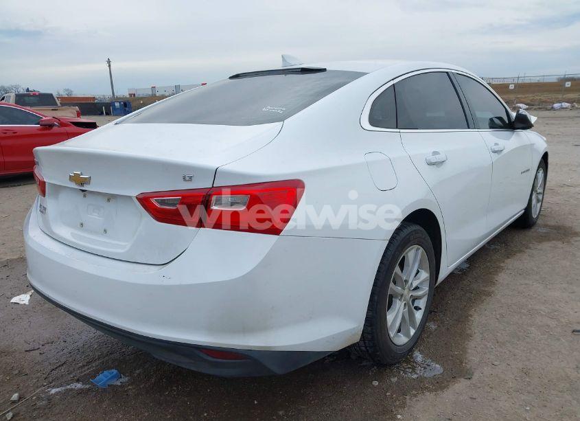 Photo 4 of 2017 Chevrolet Malibu 1LT (VIN 1G1ZE5STXHF120922)