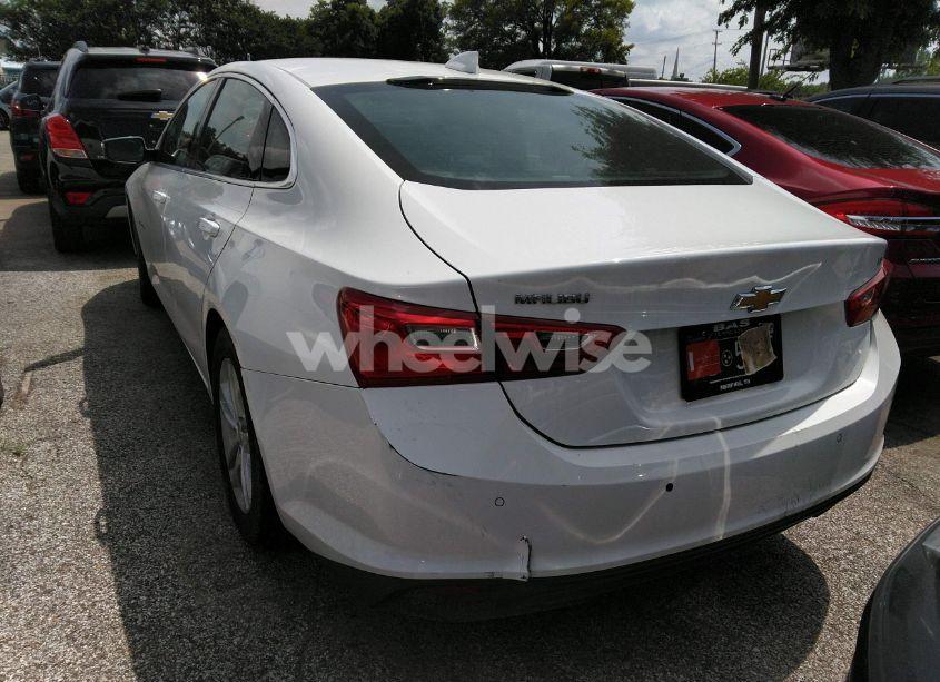 Photo 3 of 2017 Chevrolet Malibu LT (VIN 1G1ZE5STXHF123657)