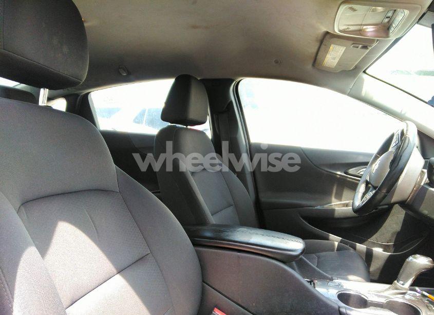 Photo 5 of 2017 Chevrolet Malibu LT (VIN 1G1ZE5STXHF123657)