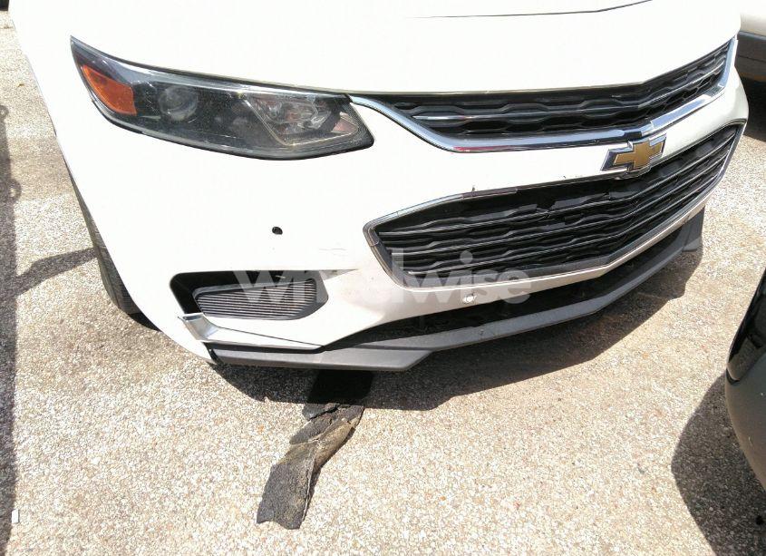 Photo 6 of 2017 Chevrolet Malibu LT (VIN 1G1ZE5STXHF123657)