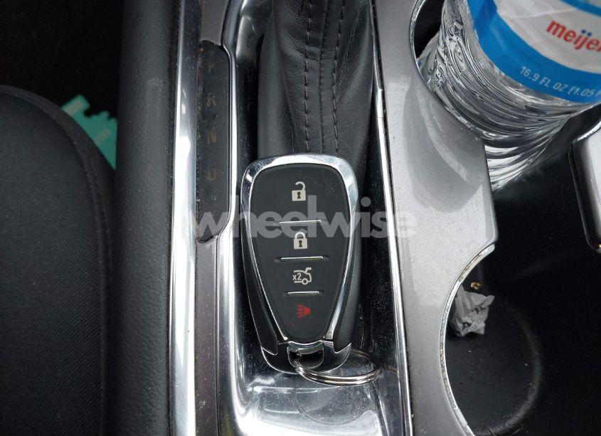 Photo 11 of 2017 Chevrolet Malibu 1LT (VIN 1G1ZE5STXHF132567)