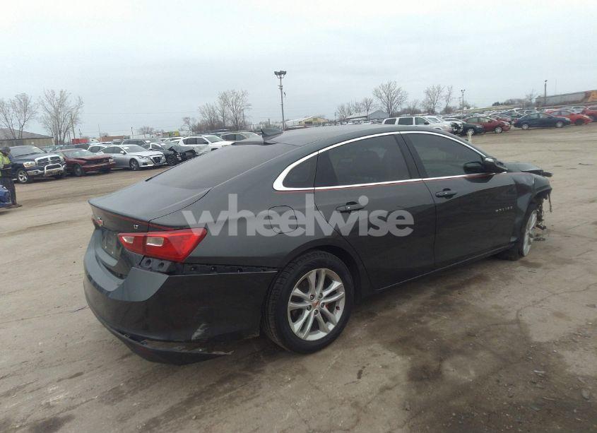Photo 4 of 2017 Chevrolet Malibu 1LT (VIN 1G1ZE5STXHF137610)