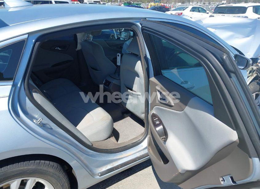 Photo 8 of 2017 Chevrolet Malibu 1LT (VIN 1G1ZE5STXHF138479)