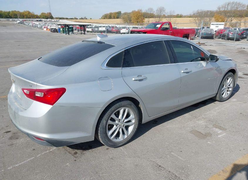 Photo 4 of 2017 Chevrolet Malibu 1LT (VIN 1G1ZE5STXHF156237)