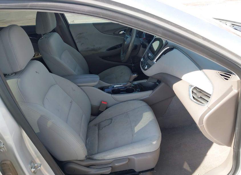 Photo 5 of 2017 Chevrolet Malibu 1LT (VIN 1G1ZE5STXHF156237)