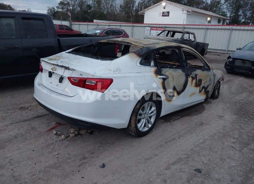 Photo 4 of 2017 Chevrolet Malibu 1LT (VIN 1G1ZE5STXHF157310)