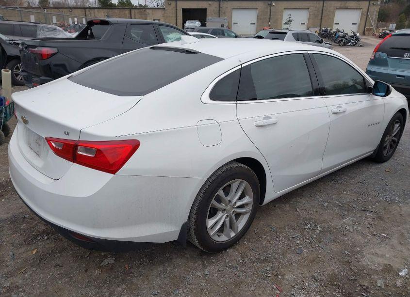Photo 4 of 2017 Chevrolet Malibu 1LT (VIN 1G1ZE5STXHF161406)